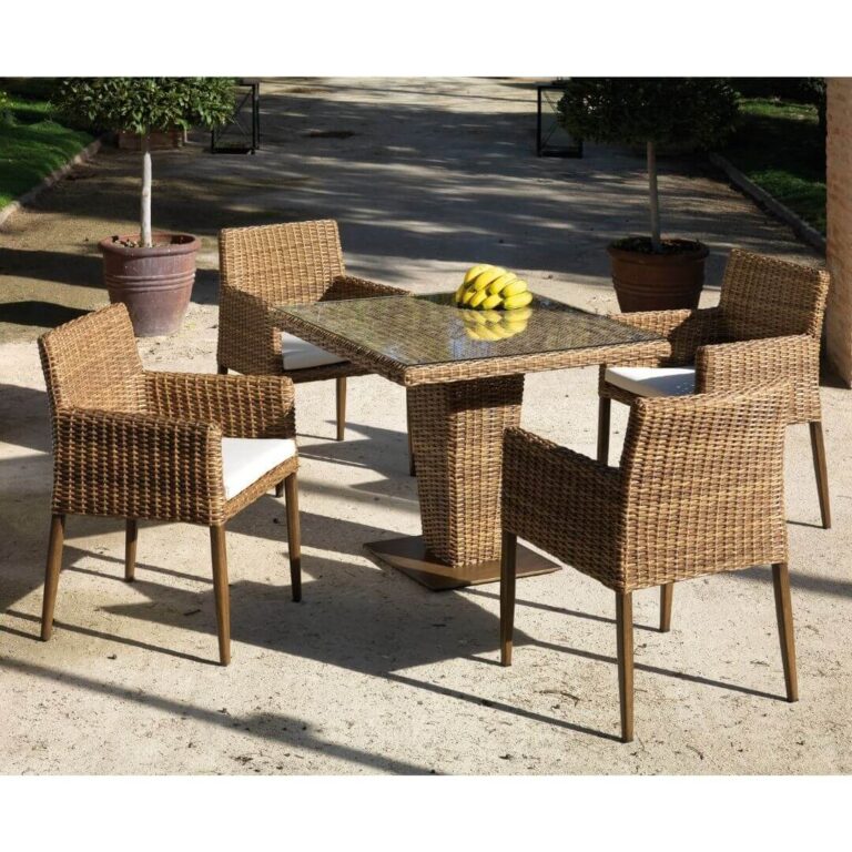 Mesa cuadrada de jardín y 4 sillas de jardín, gran calidad.