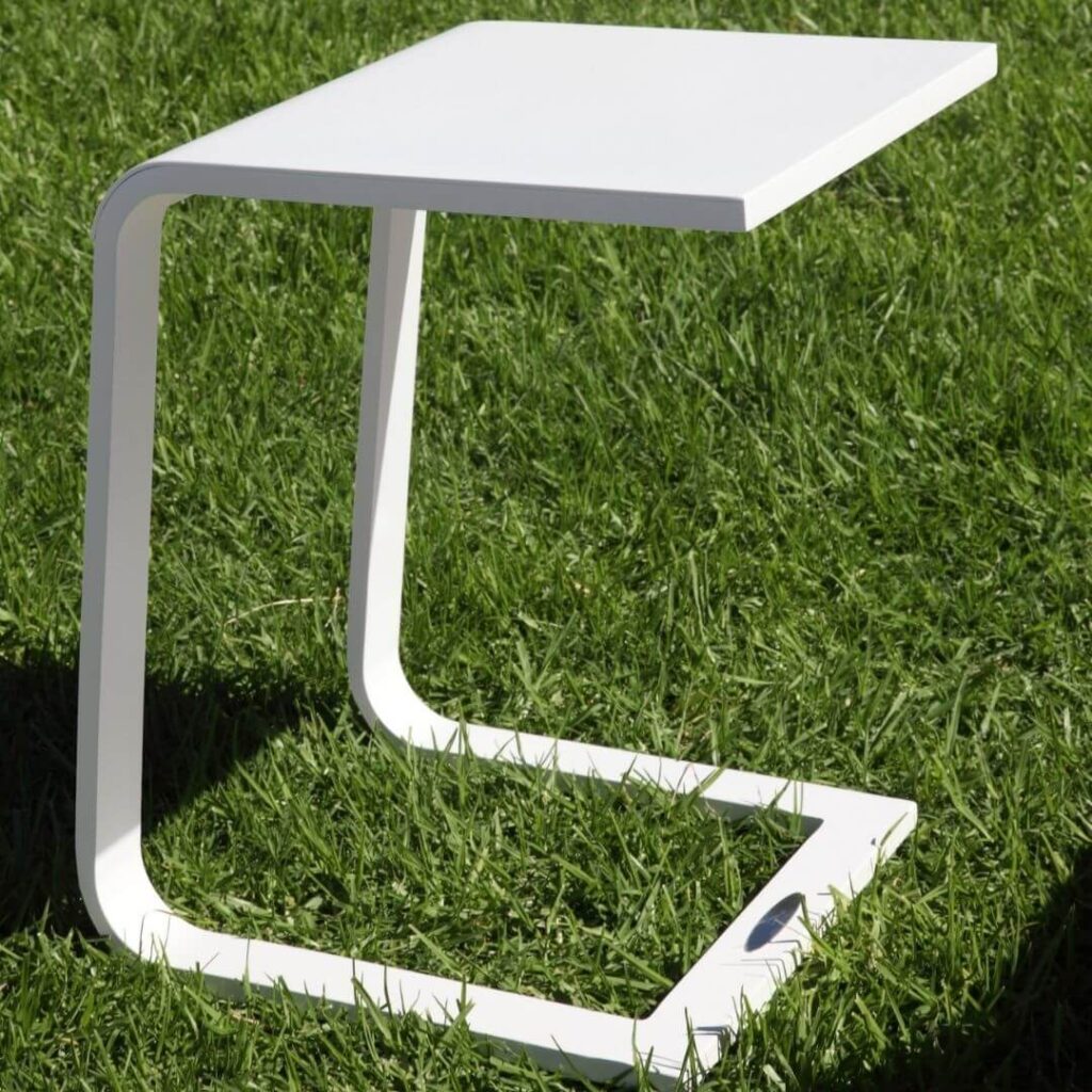 Tumbona Doble Circular y su Mesita Auxiliar, perfectas para jardín.